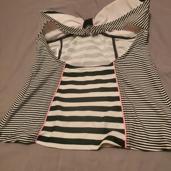 Womans, Full Coverage Swimsuite Top - Picture 2 of 7